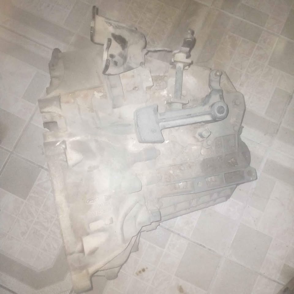 Ford focus maunal gear box 2.0 petrol - Private Seller