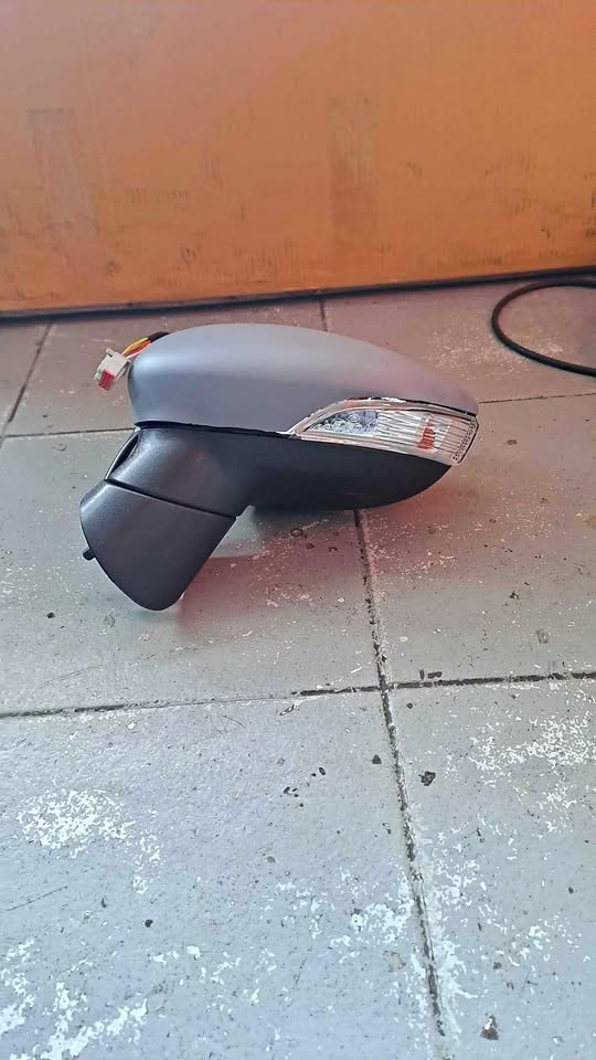 Door Mirror Ford Fiesta 13- - Private Seller Door Mirror Ford Fiesta 13- - Private Seller