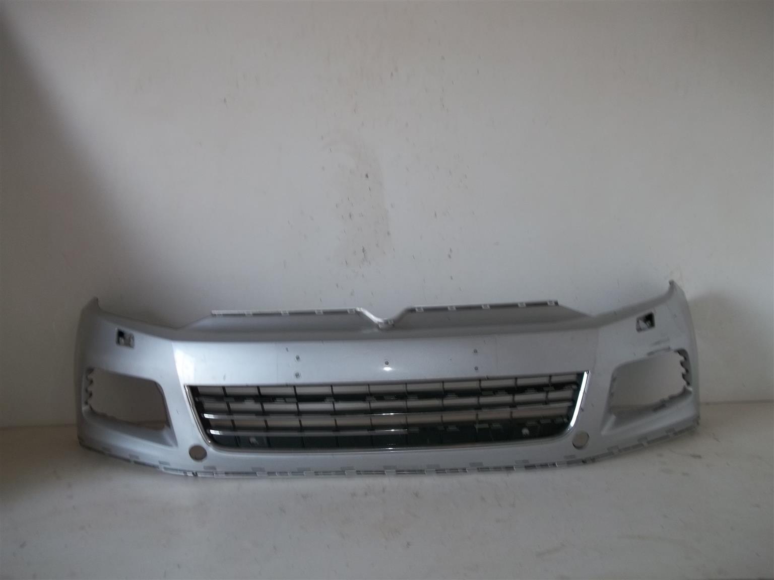 VW Touareg '11-'14 front bumper with Grille - Private Seller VW Touareg '11-'14 front bumper with Grille - Private Seller