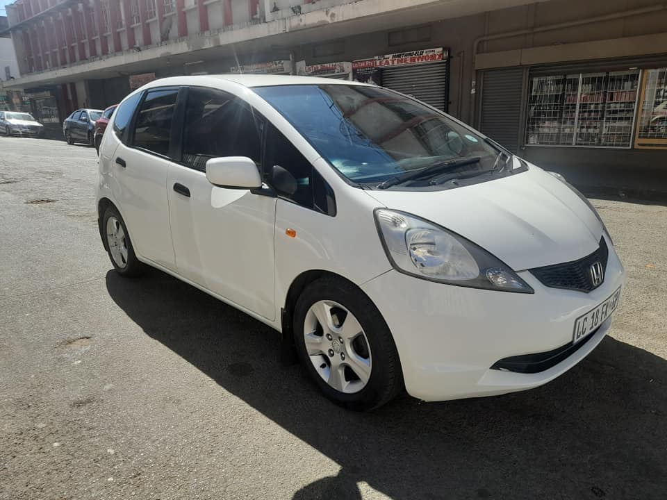 2009 HONDA JAZZ 1.3 AUTOMATIC EXCELLENT CONDITION CONTACT LEON ON