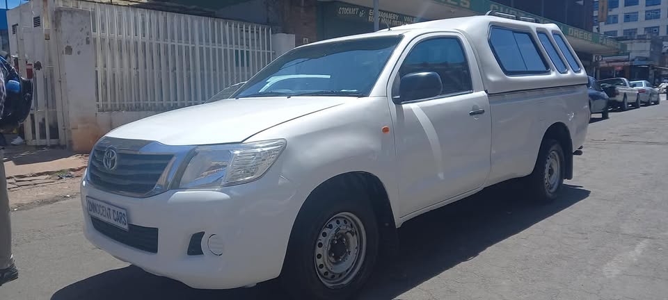 2015 TOYOTA HILUX 2.5 DIESEL, SINGLE CAB, MANUAL, WHITE COLOUR, MILEAGE