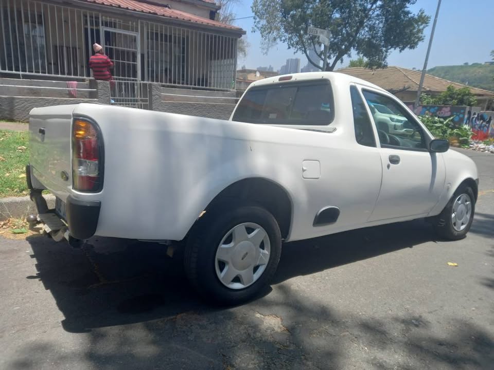 Ford Bantam 1.3 Petrol, Manual Transmission, White Color, Mileage