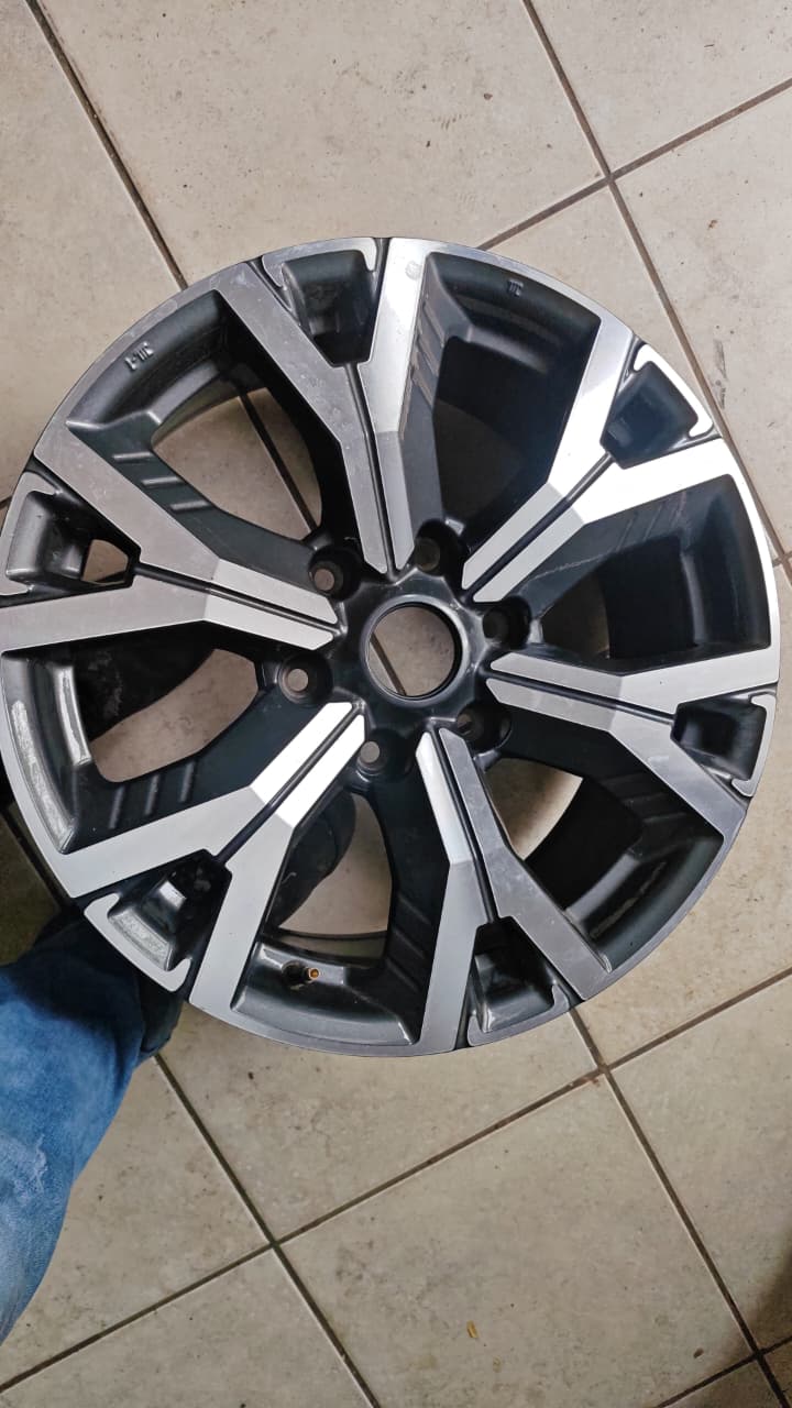 18'' Isuzu X-Rider/V-Cross original mag to use for spare wheel - Private Seller 18'' Isuzu X-Rider/V-Cross original mag to use for spare wheel - Private Seller