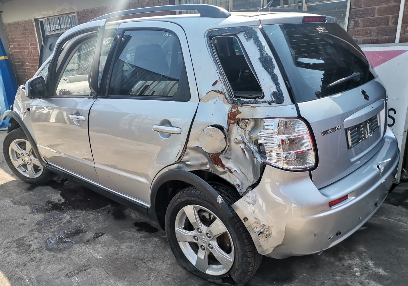 Silver Suzuki SX4 Stripping for Parts - Private Seller Silver Suzuki SX4 Stripping for Parts - Private Seller