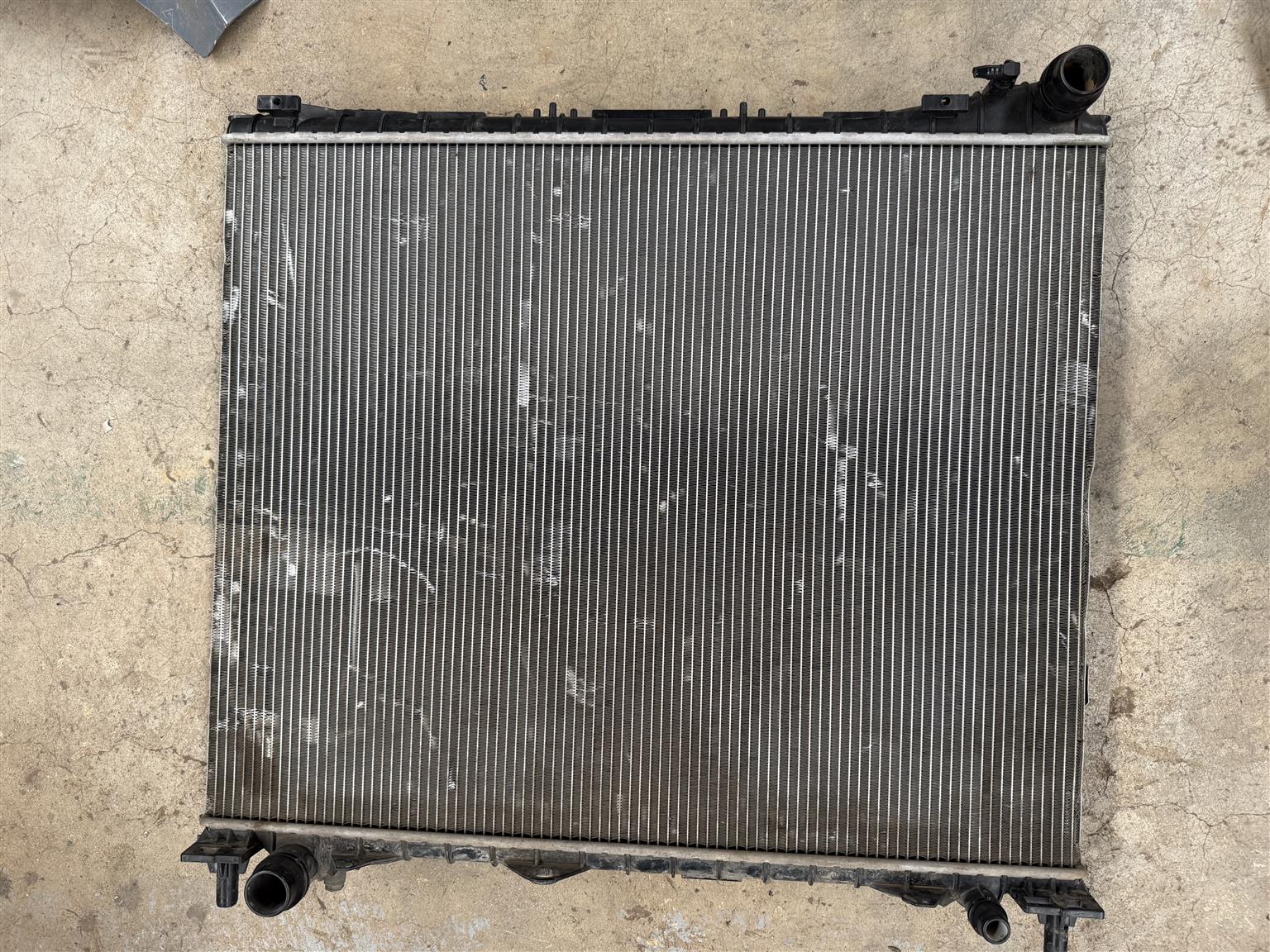 Land Rover Discovery 5 Radiator - Private Seller Land Rover Discovery 5 Radiator - Private Seller