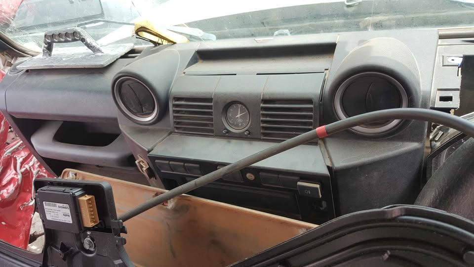 Defender stripping for spares Engine AUTO EZI - Private Seller