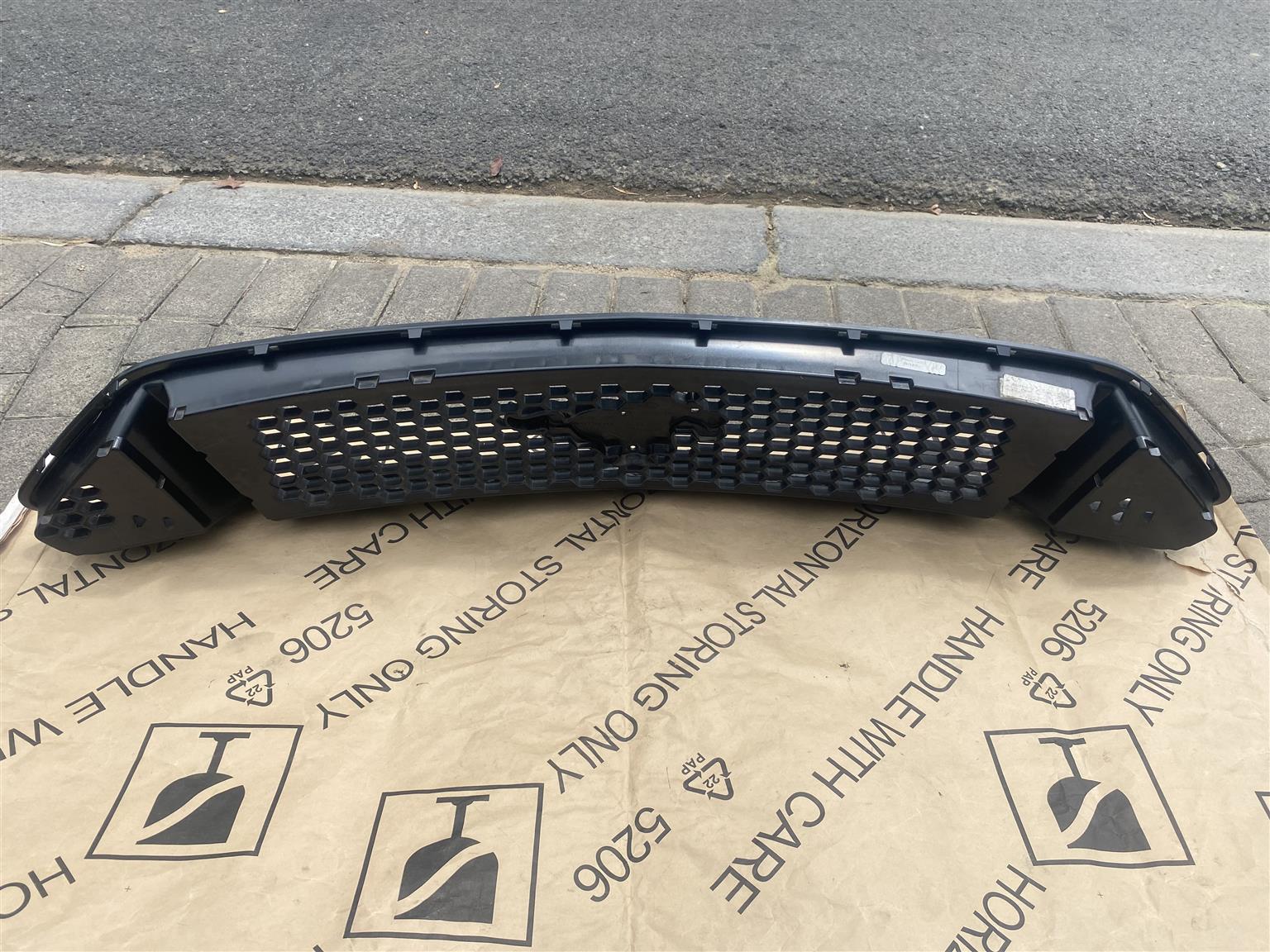 2019 FORD MUSTANG RADIATOR GRILLE FOR SALE. IN EXCELLENT CONDITION - Private Seller 2019 FORD MUSTANG RADIATOR GRILLE FOR SALE. IN EXCELLENT CONDITION - Private Seller