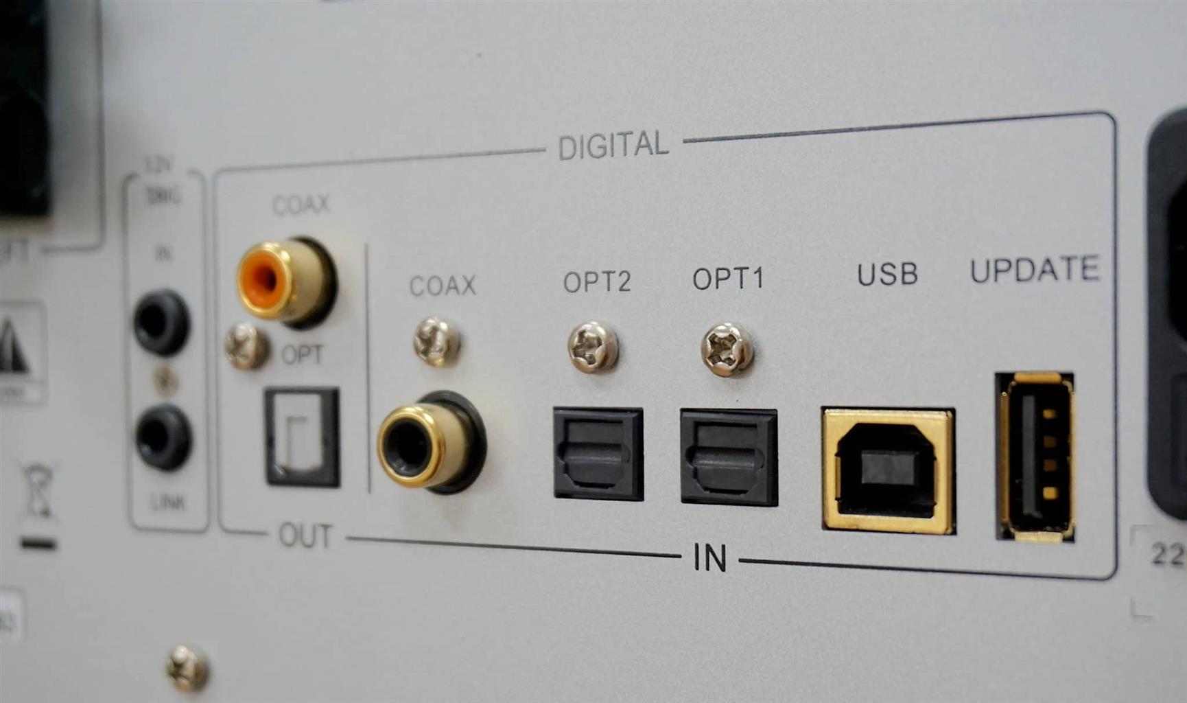 LEAK ST130 STEREO AMPLIFIER AND CDT TRANSPORT