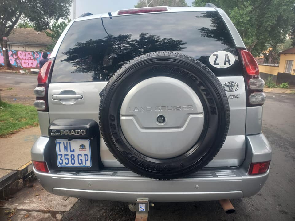 2006 TOYOTA LAND CRUISER PRADO 4.0 V6 PETROL, AUTOMATIC 4X4, SILVER COLOR