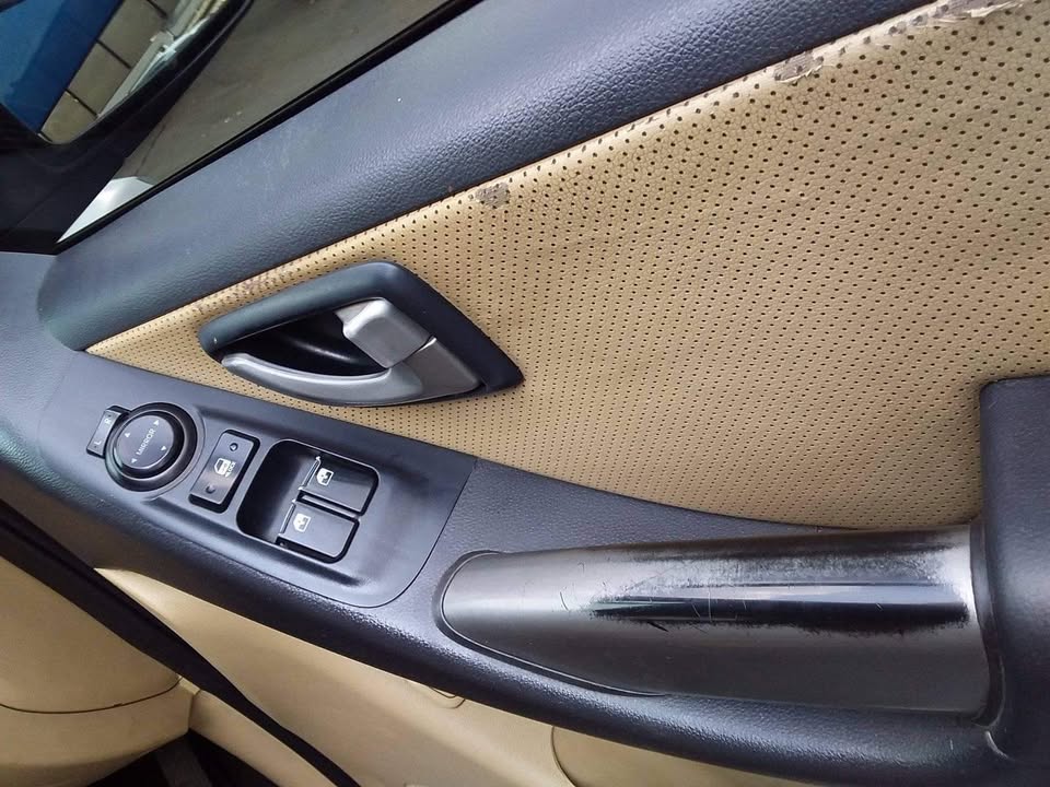 2012 Hyundai H-1 9-seater automatic 2012