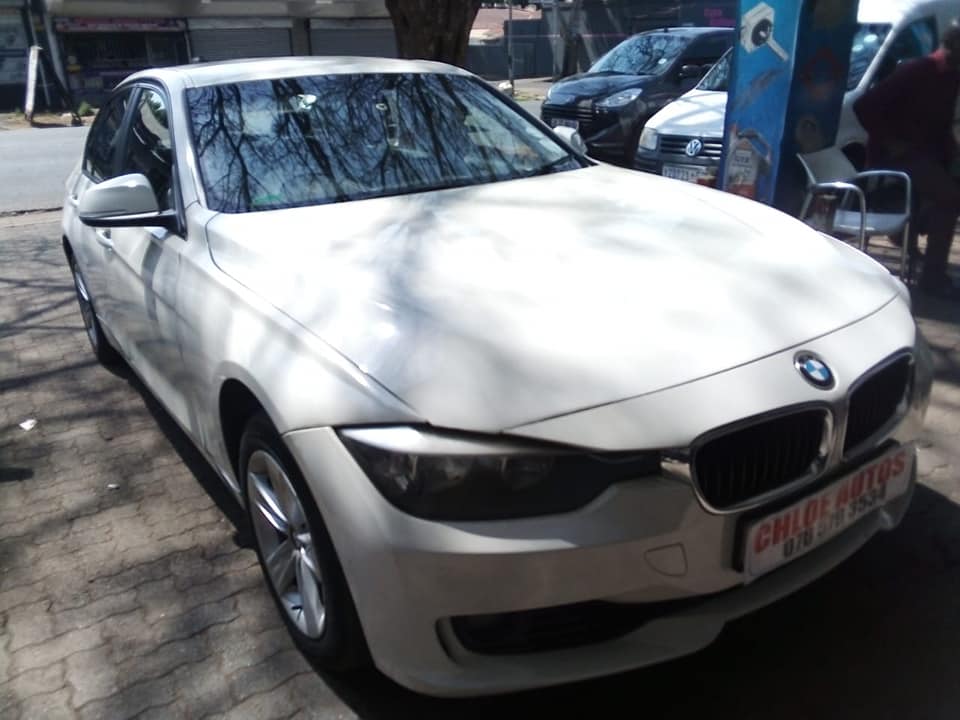 2013 BMW 320I AUTOMATIC  WHITE LEATHER INTERIOR   REVERSE SENSOR