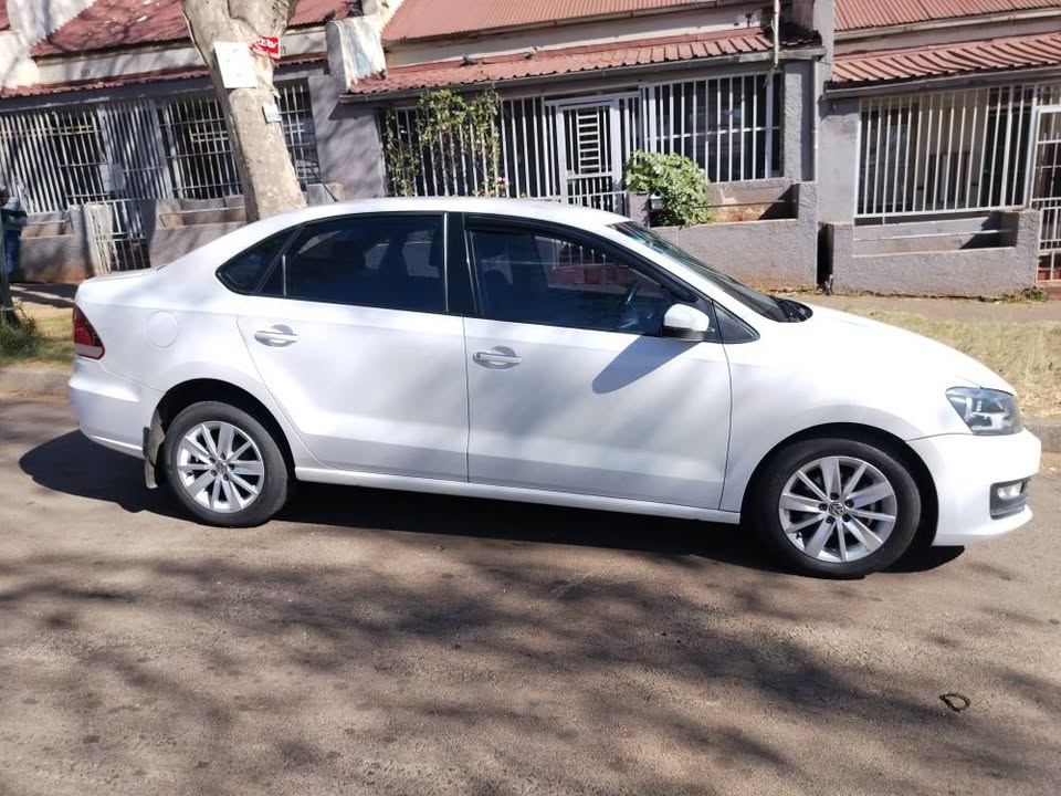 2019 V W polo 6 sedan 1.6