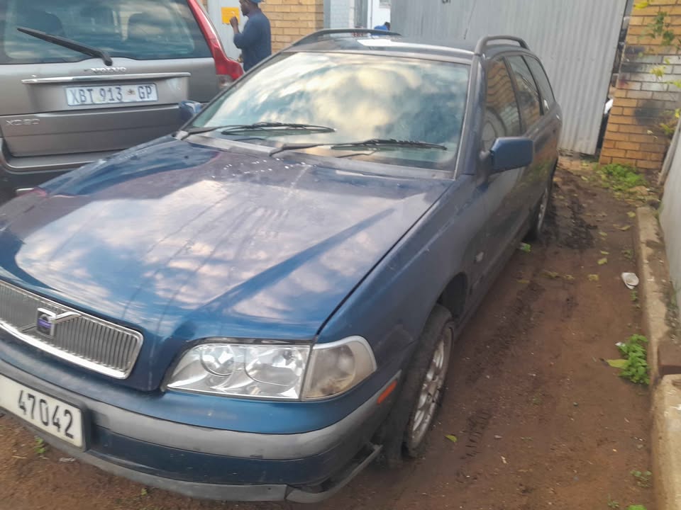 Volvo S40 T4 2.0T 2003 Manaul Gearbox for Sale! - Private Seller Volvo S40 T4 2.0T 2003 Manaul Gearbox for Sale! - Private Seller
