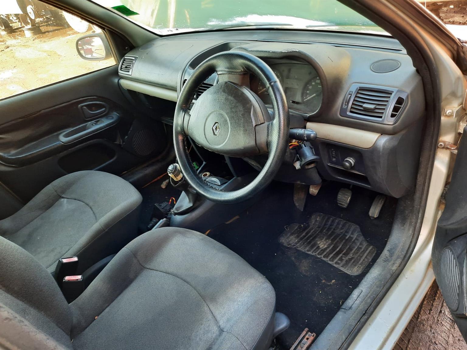 2005 Renault Clio 2 1.4  - Stripping for Spares