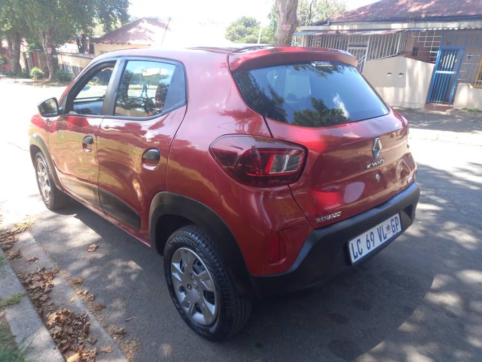 2021 Renault Kwid 1.0 Petrol Engine, Automatic Transmission, Maroon Color, Mileage 117000kms