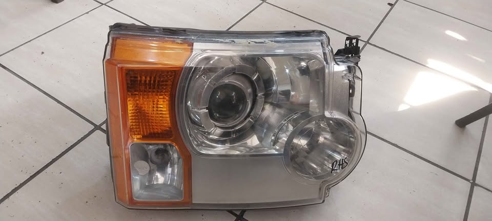 LAND ROVER DISCOVERY / LR HEADLIGHT RHS - Private Seller