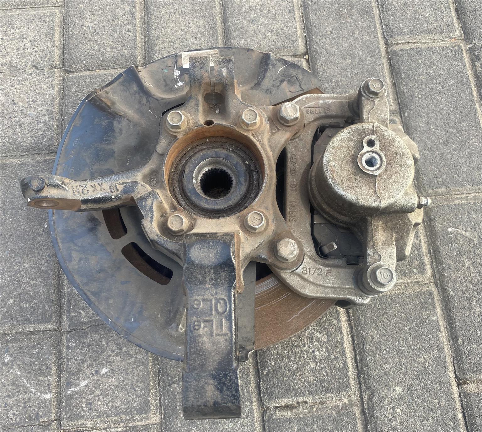 2020 HYUNDAI TUCSON COMPLETE HUB RIGHT SIDE FOR SALE. IN PRISTINE CONDITION - Private Seller