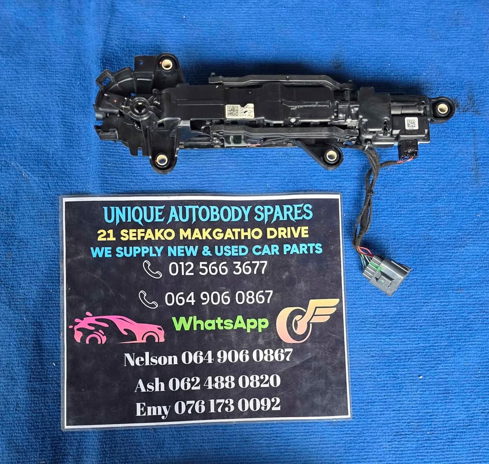 Range Rover Velar Left Front Door Handle - Private Seller Range Rover Velar Left Front Door Handle - Private Seller