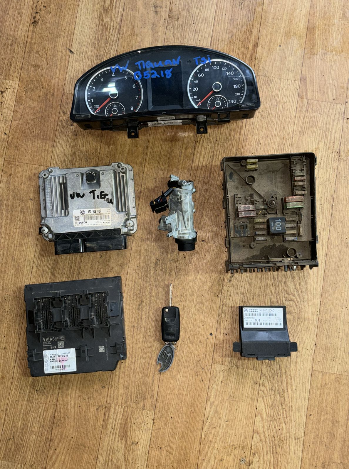 2010 VW Tiguan TSI 1.4 #CAV Ecu Set - Private Seller 2010 VW Tiguan TSI 1.4 #CAV Ecu Set - Private Seller