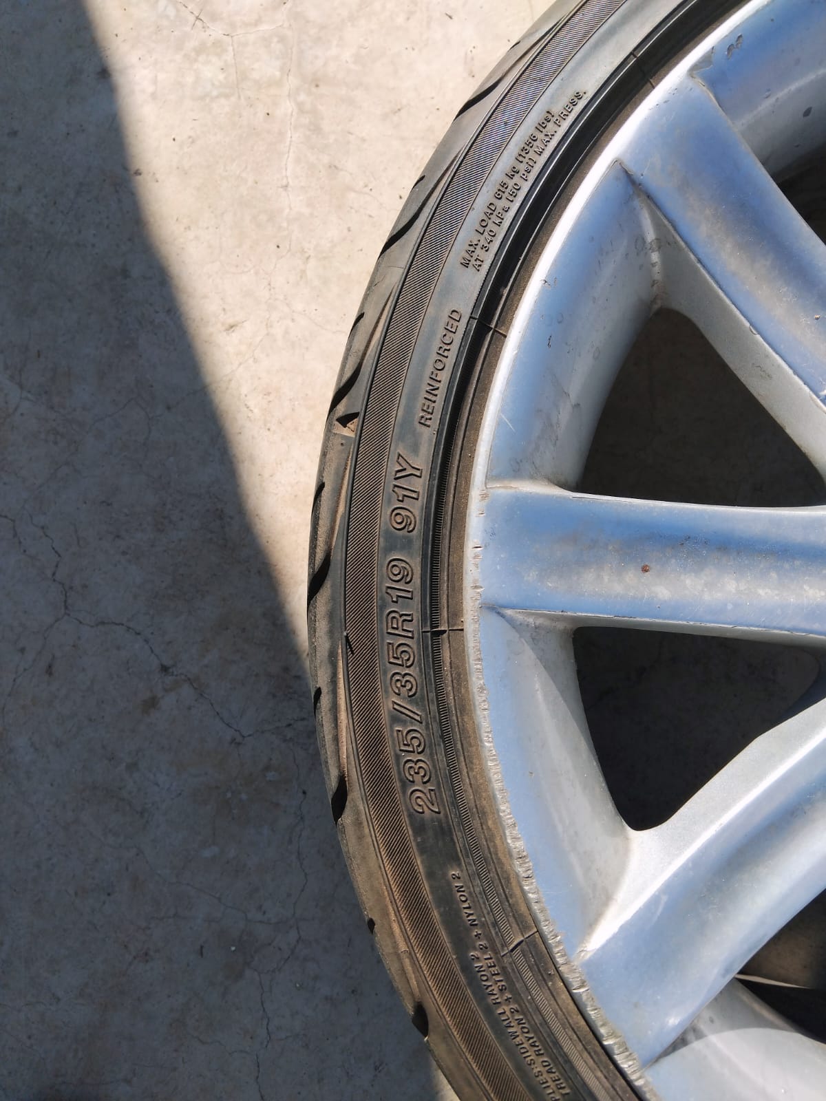 BMW MAGS FRONT TYRES - Private Seller BMW MAGS FRONT TYRES - Private Seller