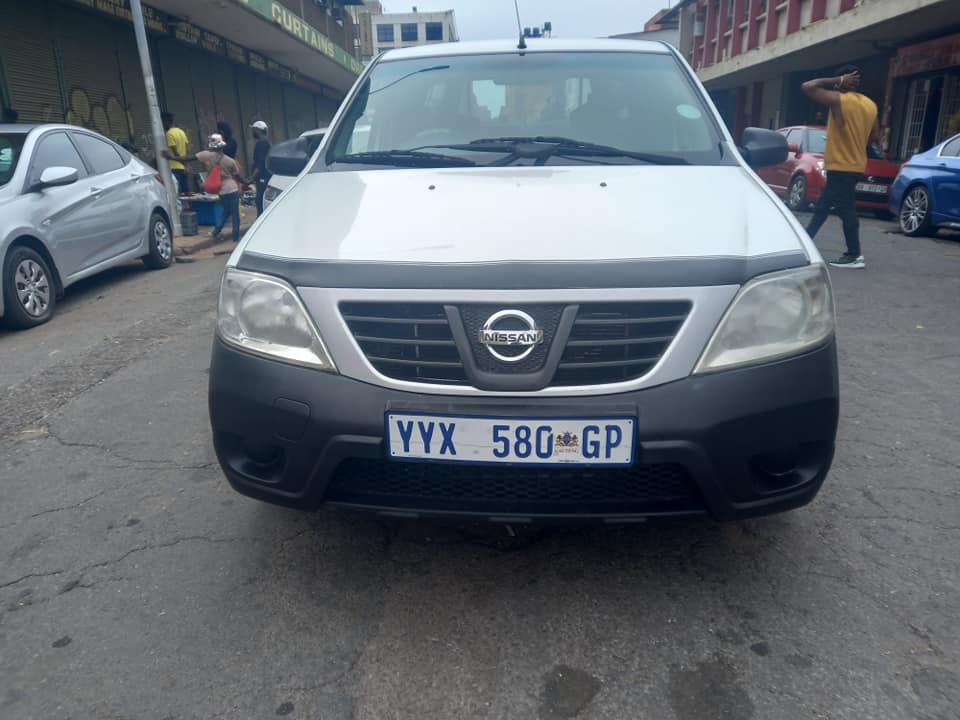 2011 NISSAN NP200 1.6 PETROL, MANUAL TRANSMISSION, WHITE COLOUR, MILEAGE 89000KM