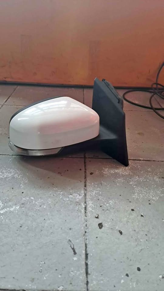 Door Mirror Ford Focus 15-17 - Private Seller Door Mirror Ford Focus 15-17 - Private Seller