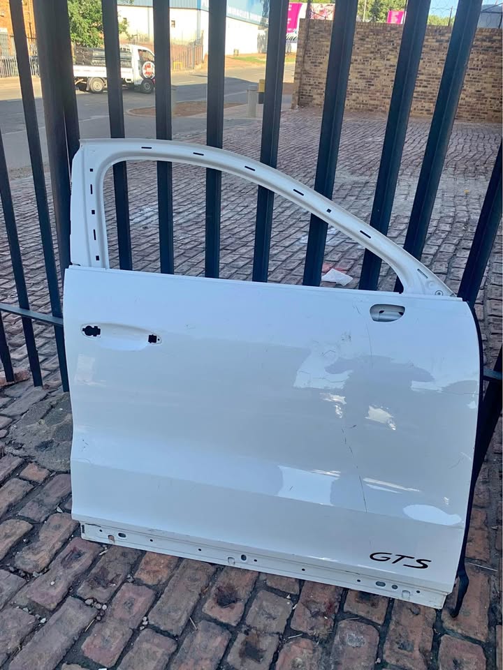 Porsche Cayenne Gts right front door - Private Seller Porsche Cayenne Gts right front door - Private Seller