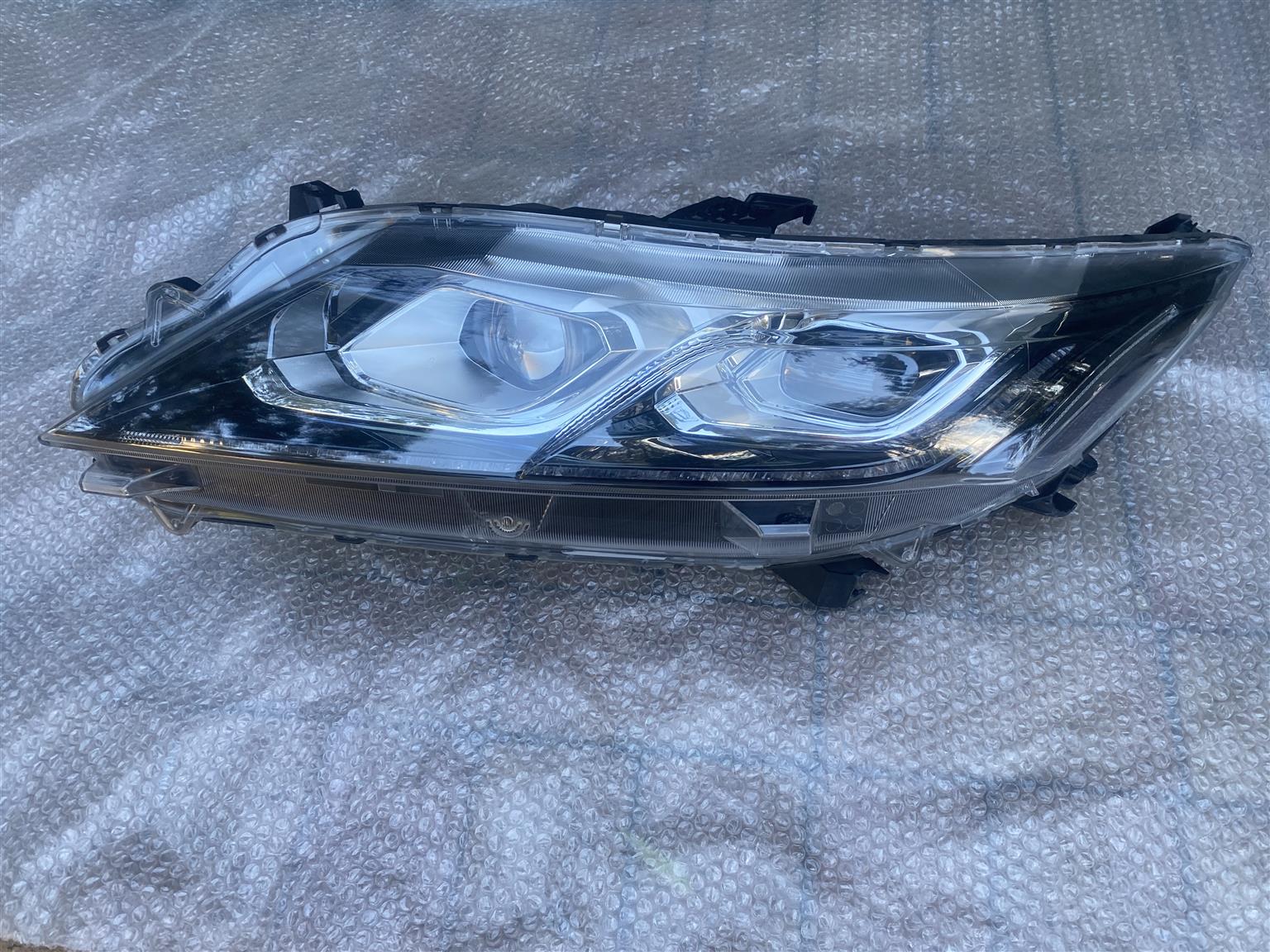 2019 MITSUBISHI ECLIPSE CROSS FULL LED HEADLIGHT LEFT SIDE FOR SALE. - Private Seller 2019 MITSUBISHI ECLIPSE CROSS FULL LED HEADLIGHT LEFT SIDE FOR SALE. - Private Seller