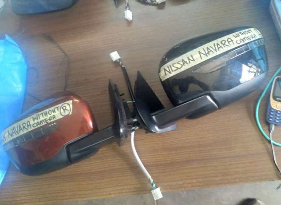 Nissan Navara Mirror both side - Private Seller Nissan Navara Mirror both side - Private Seller