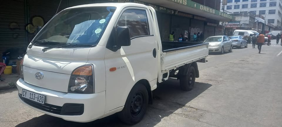 2009 HYUNDAI H100 2.5 DIESEL, MANUAL, WHITE COLOUR
