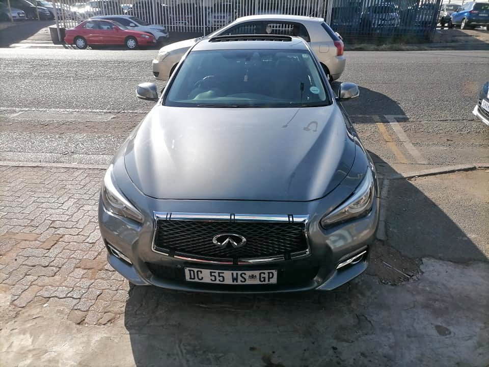 2014 infiniti Q50 2.2d Automatic with a leather seat and sunroof 360 Camera and Reserve Sensor