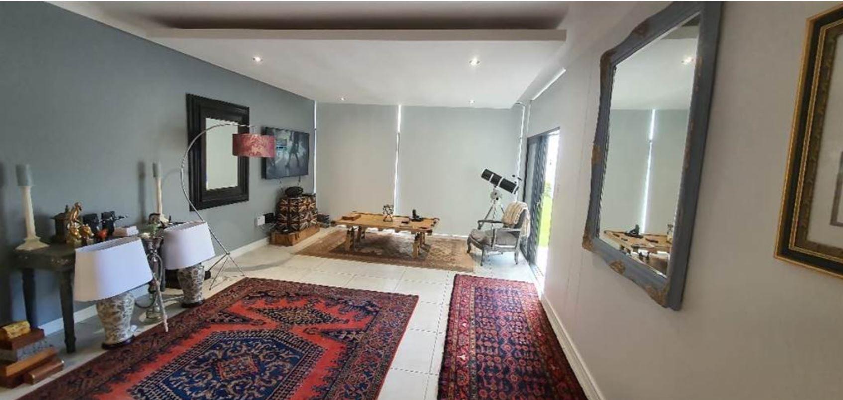 Apartment For Sale in Somerset West
