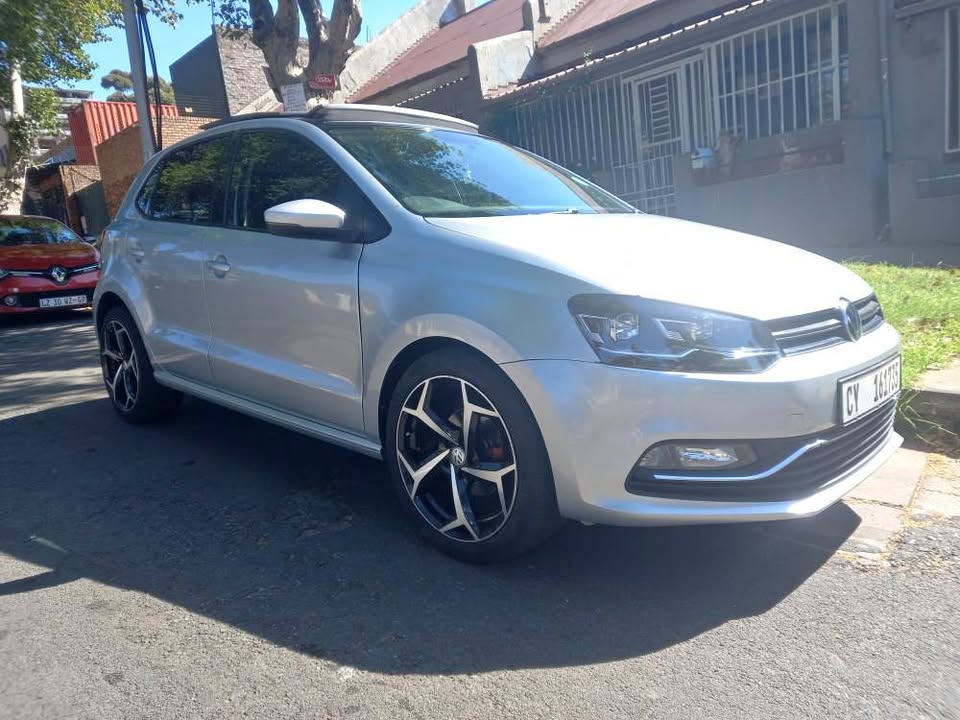 2015 VW Polo 6 Tsi Comfortline 1.2 Petrol, Manual with Sunroof, Silver Color, Mileage 2015 VW Polo 6 Tsi Comfortline 1.2 Petrol, Manual with Sunroof, Silver Color, Mileage