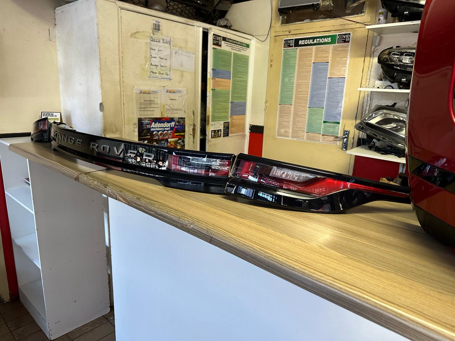 2021 RANGE ROVER EVOGUE TAIL LIGHT BRAKE IN IMMACULATE CONDITION - Private Seller 2021 RANGE ROVER EVOGUE TAIL LIGHT BRAKE IN IMMACULATE CONDITION - Private Seller