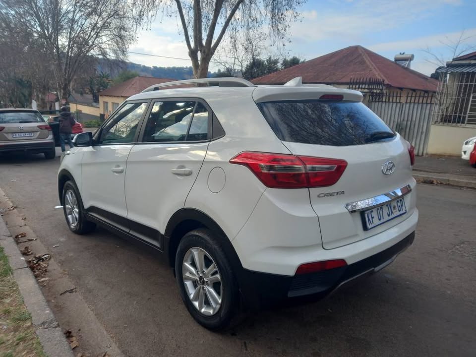 2016 Hyundai Creta 1.6 Petrol, Manual, White,107000kms Leather seats.