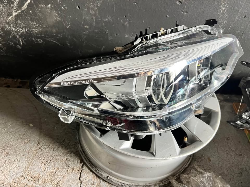 Bmw M2 F87 headlight right side - Private Seller Bmw M2 F87 headlight right side - Private Seller