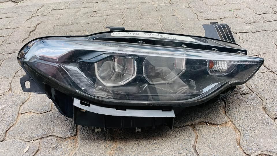 FIAT TIPO HEADLIGHT 2019 - Private Seller FIAT TIPO HEADLIGHT 2019 - Private Seller