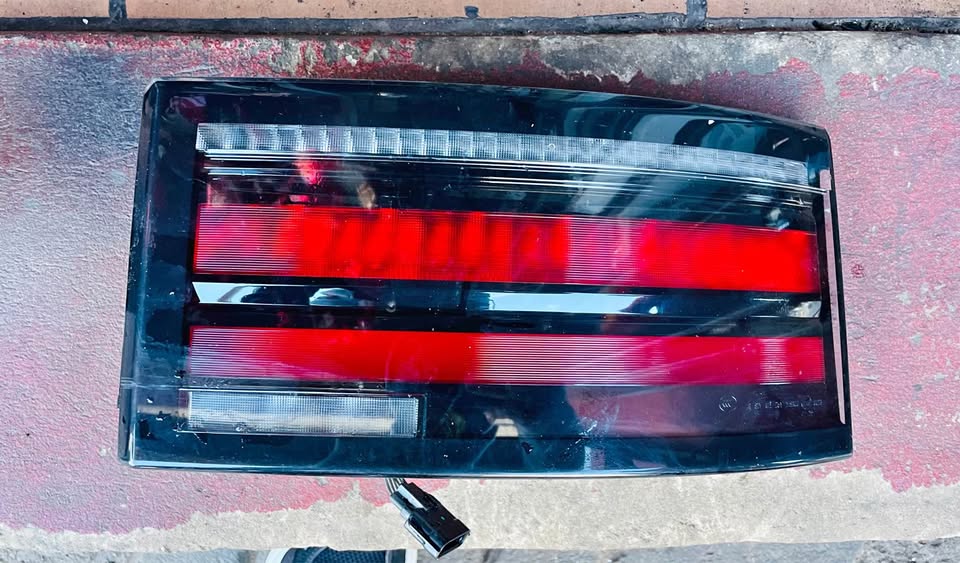 LAND ROVER DISCOVERY 5 LED TAILLIGHT - Private Seller LAND ROVER DISCOVERY 5 LED TAILLIGHT - Private Seller