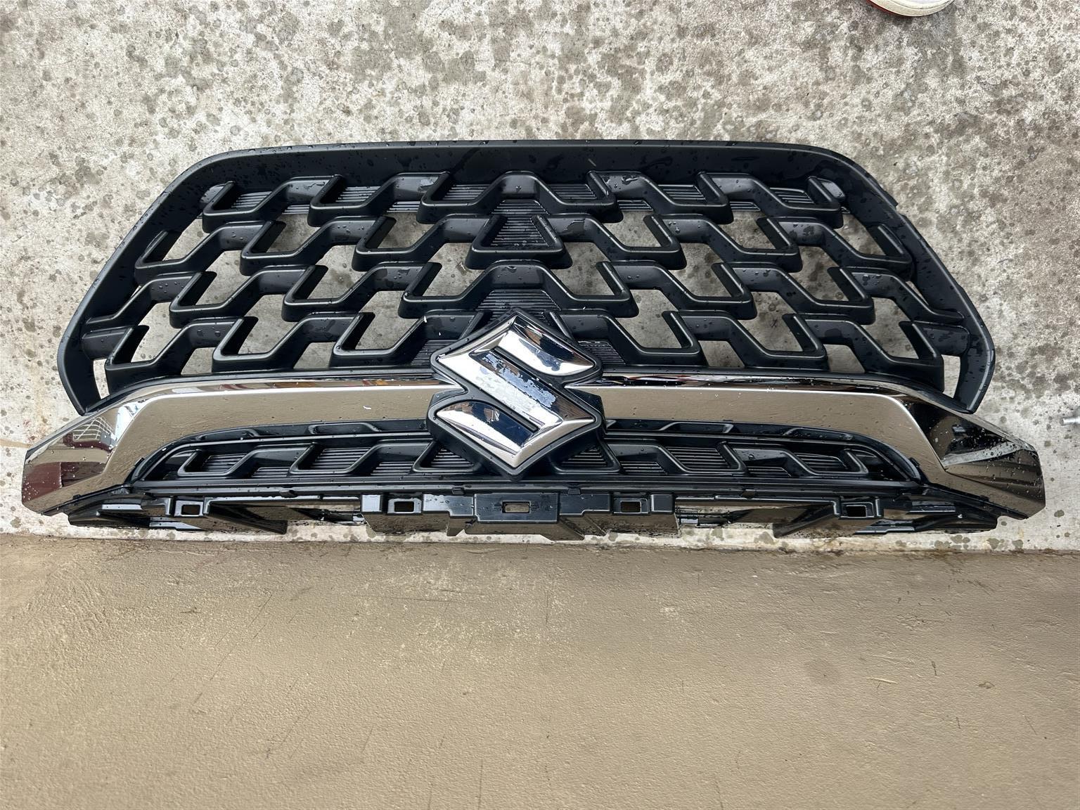Suzuki fronx radiator grille - Private Seller Suzuki fronx radiator grille - Private Seller