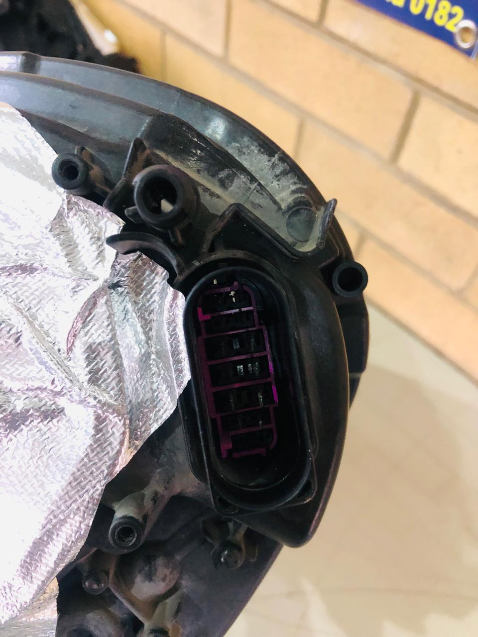 Porsche Cayenne 958 chrome left and right side headlights without park lights - Private Seller Porsche Cayenne 958 chrome left and right side headlights without park lights - Private Seller