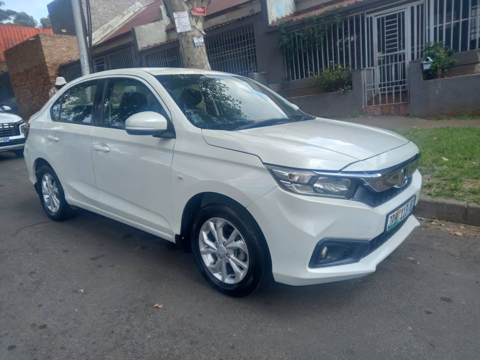 2020 Honda Amaze 1.2 Petrol, Manual, White,. Leather seat Service book