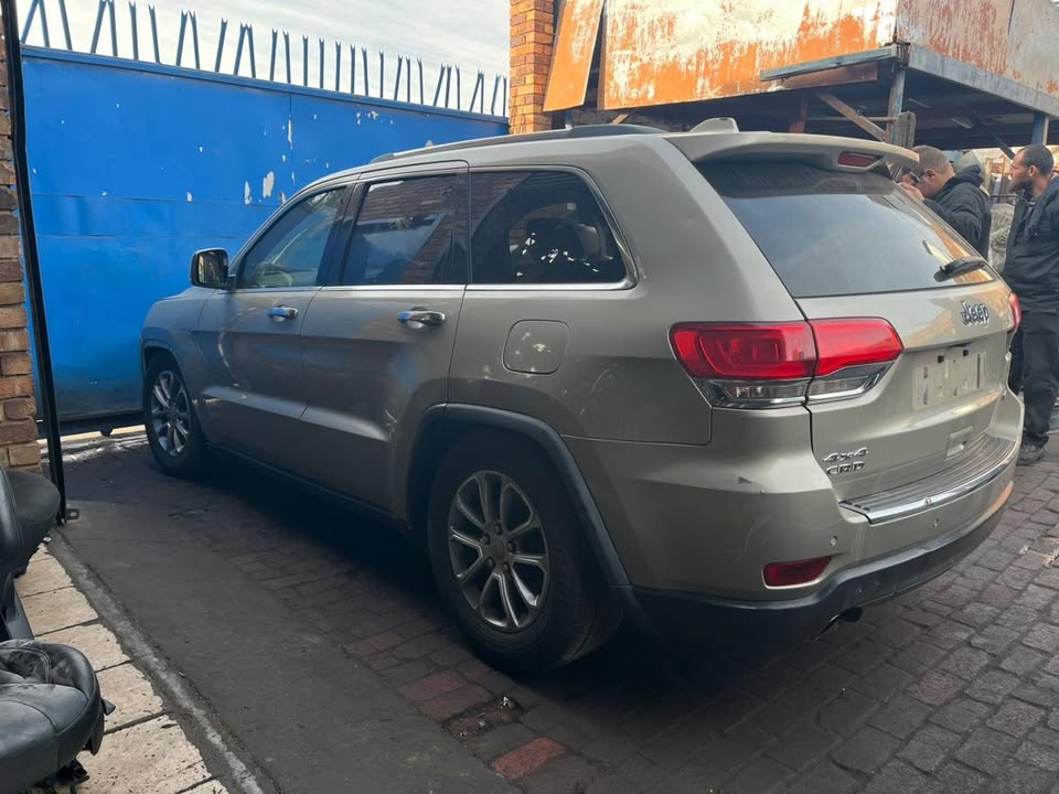 2013 JEEP GRAND CHEROKEE 3.0 CRD WK2 NOW STRIPPING - Private Seller 2013 JEEP GRAND CHEROKEE 3.0 CRD WK2 NOW STRIPPING - Private Seller