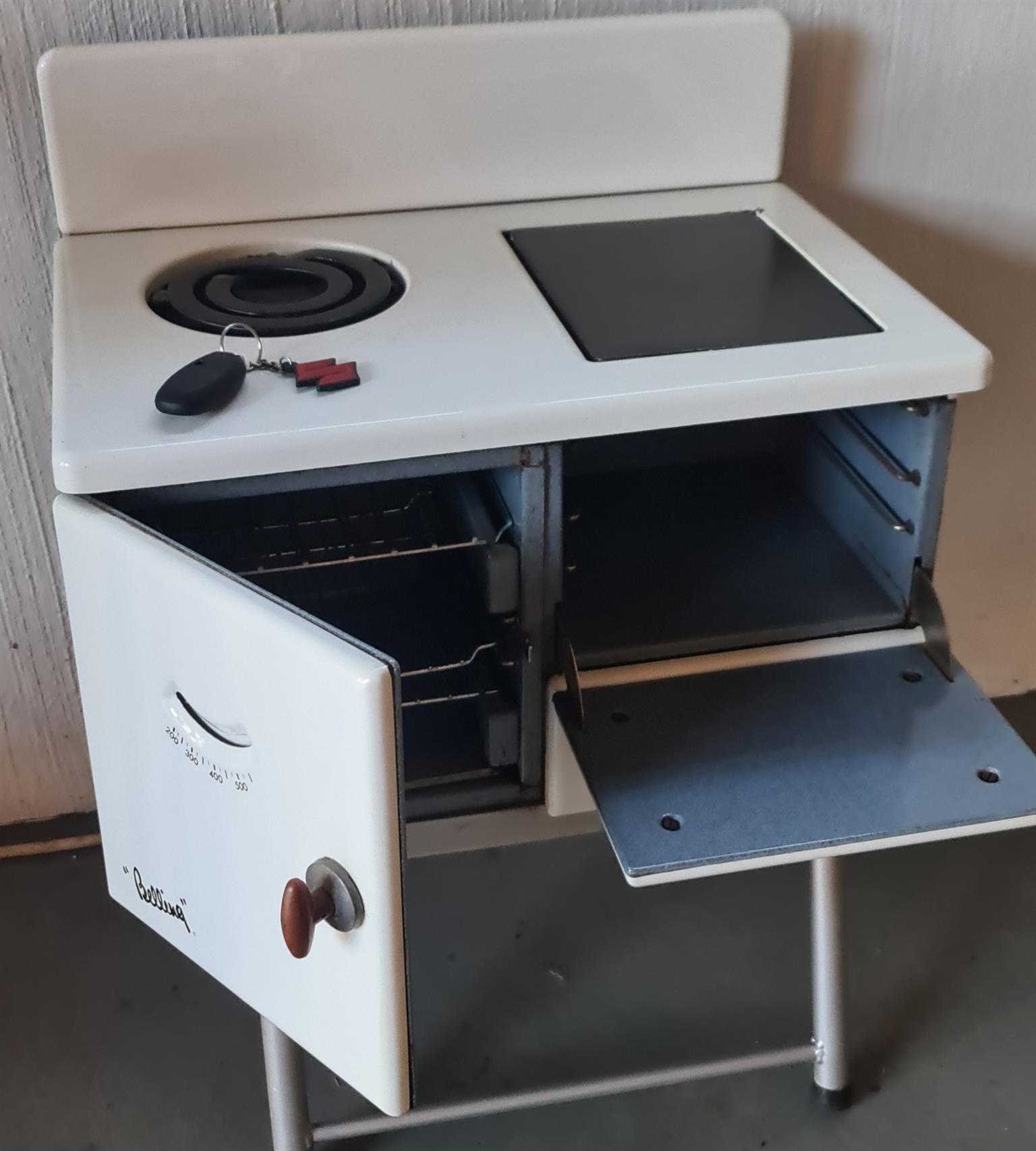Antique mini Belling stove. Antique mini Belling stove.