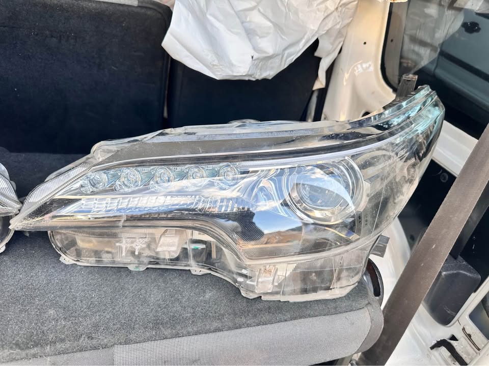 Toyota fortuner led left and right headlight - Private Seller Toyota fortuner led left and right headlight - Private Seller