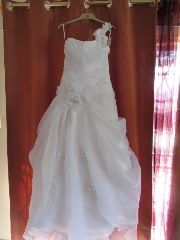 URGENT Wedding dresses for sale Junk Mail