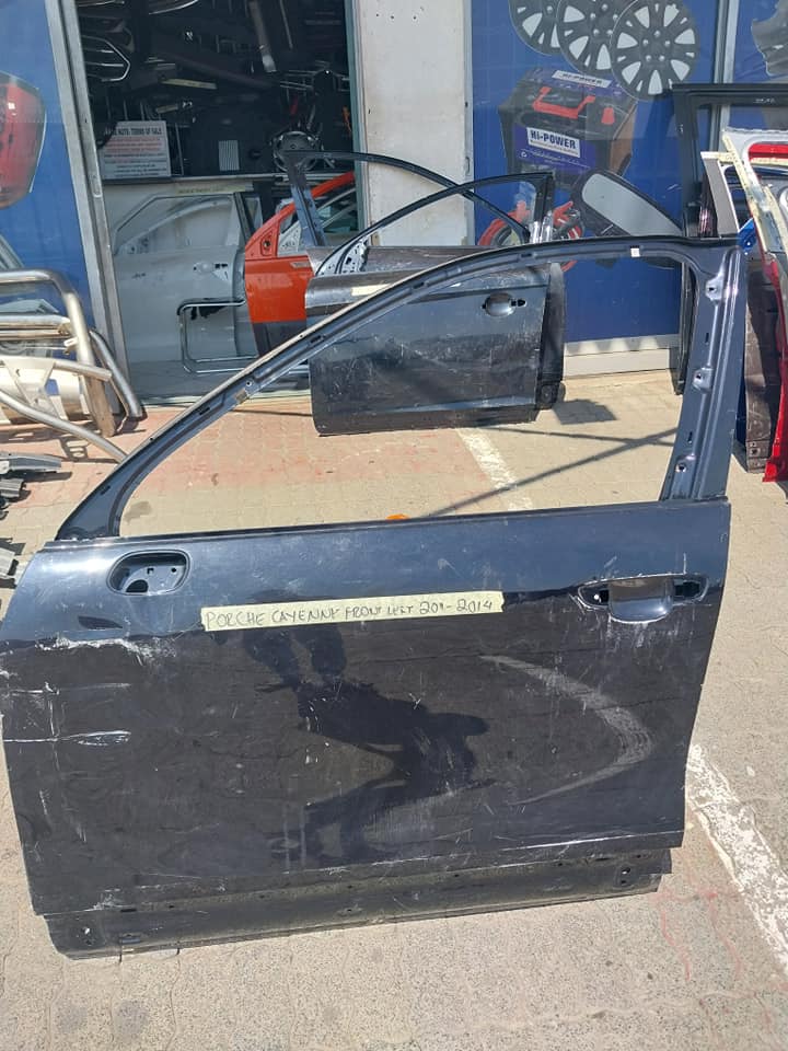 PORSCHE CAYENNE FRONT LEFT 2011-2014 SHELL DOOR - Private Seller