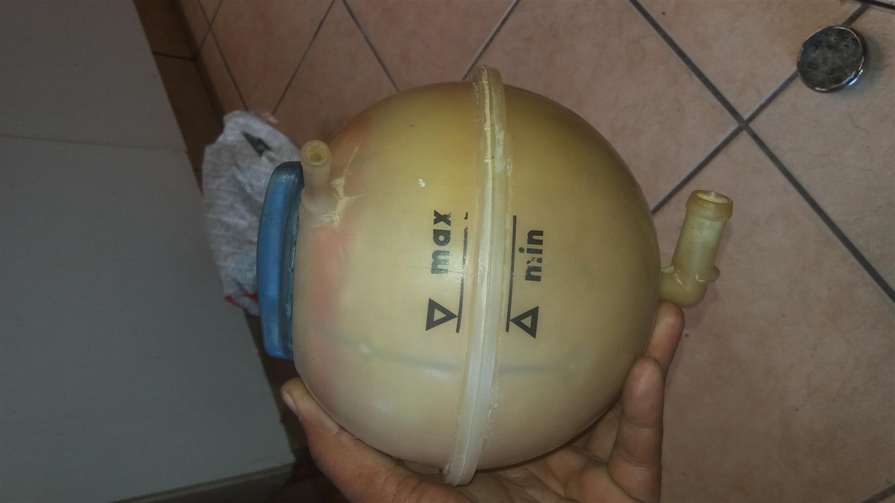 Vw golf expansion tank for sale - Private Seller Vw golf expansion tank for sale - Private Seller