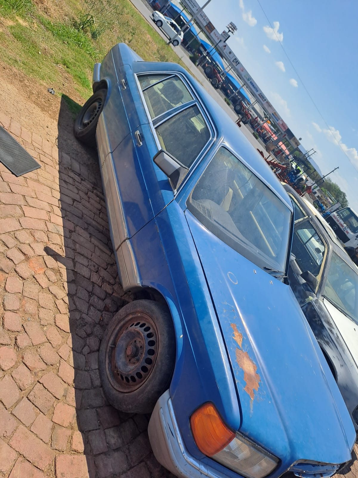 Merc Benz 280e stripping - Private Seller