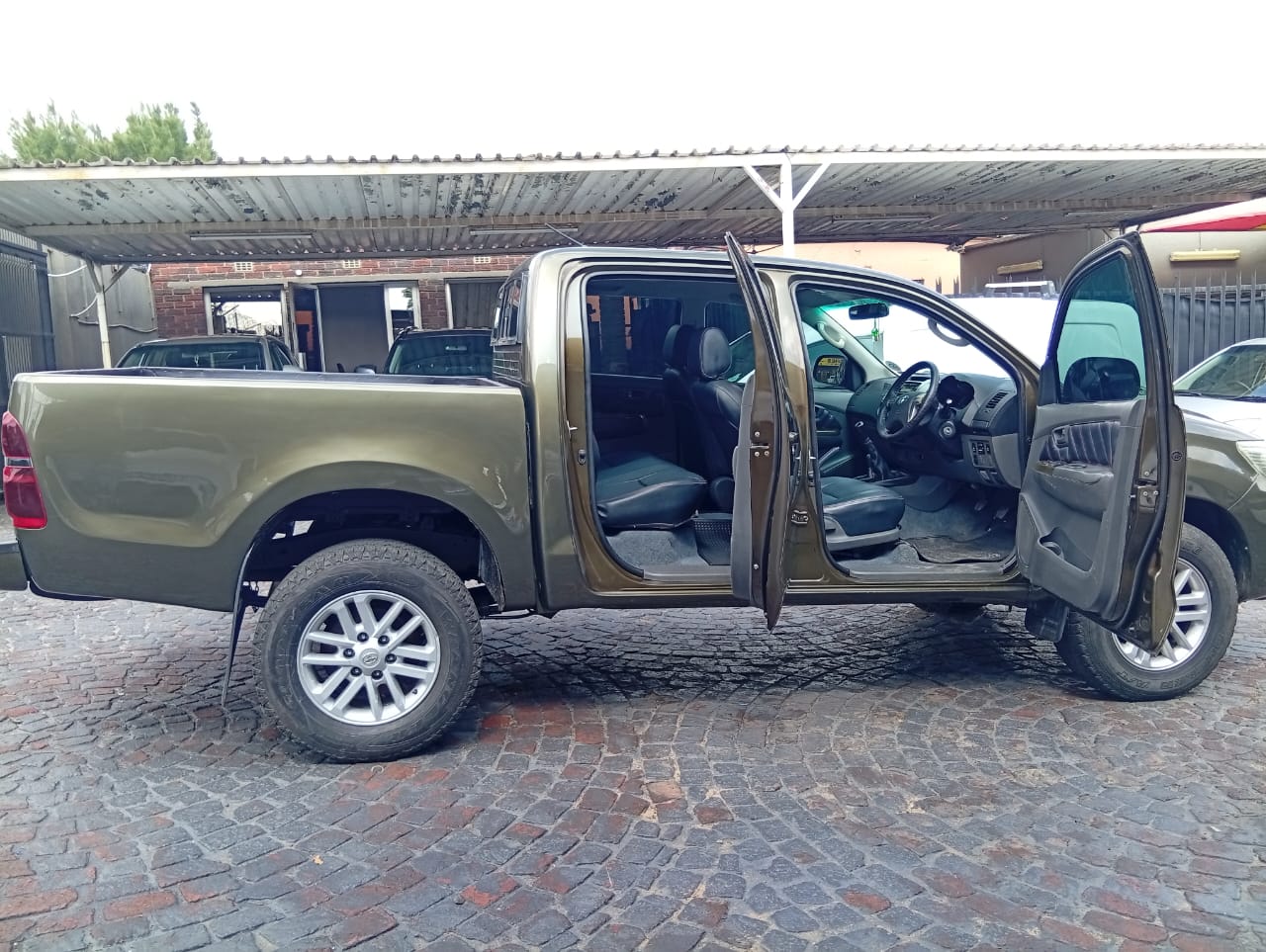 Used 2015 Toyota Hilux 2.5D-4D double cab 4x4 SRX - Private Seller Used 2015 Toyota Hilux 2.5D-4D double cab 4x4 SRX - Private Seller