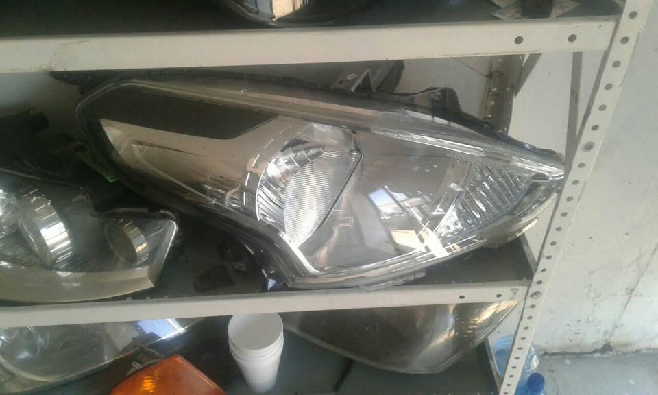 Nissan alumera headlight - Private Seller Nissan alumera headlight - Private Seller